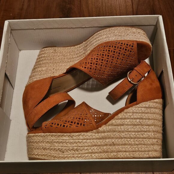 14th & Union Theryn Wedge Peep Toe Sandals - Picture 1 of 6